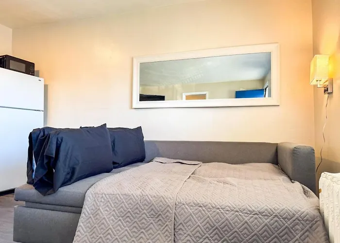 Downtown Area 2 Beds Sofa Bed Sleep 6 Stylish